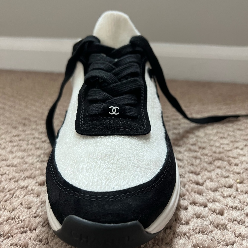 CHANEL SNEAKERS - Picture 3 of 7